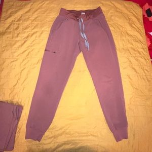 FIGS Women’s Zamora Scrub Pants, XS Petite in Mauve